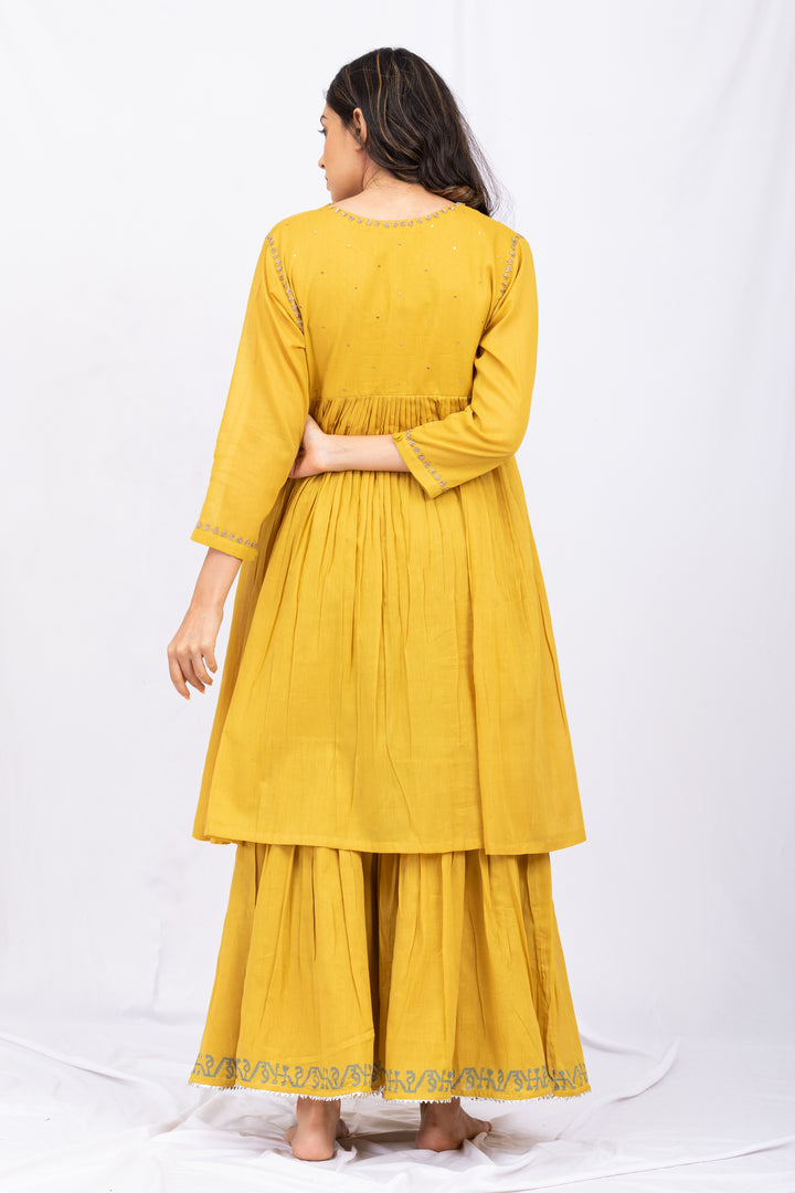 PEELO AMBI SHARARA SET