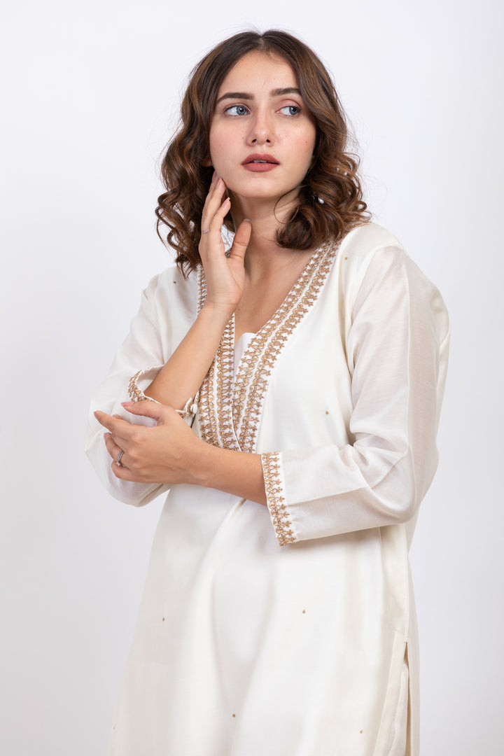 KADEEJAH EMBROIDERED KURTA SET