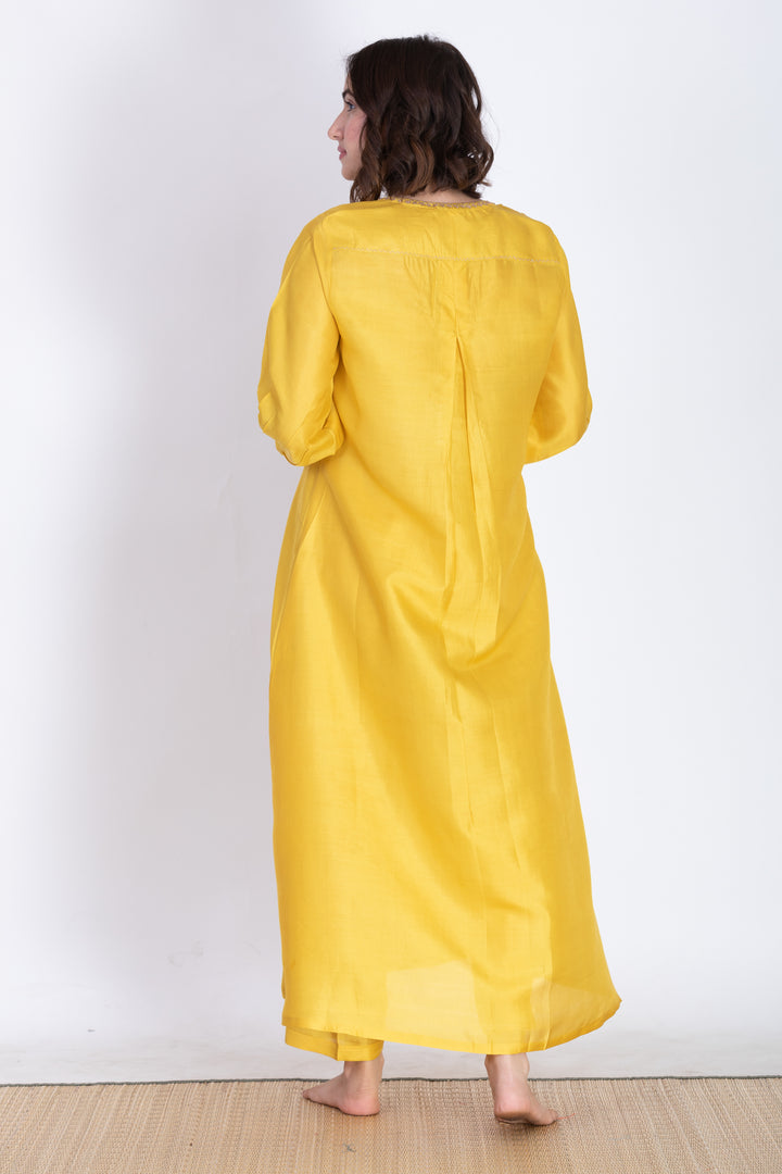 ALVIA SILK KURTA SET