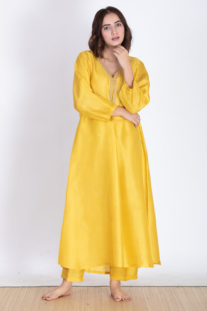 ALVIA SILK KURTA SET