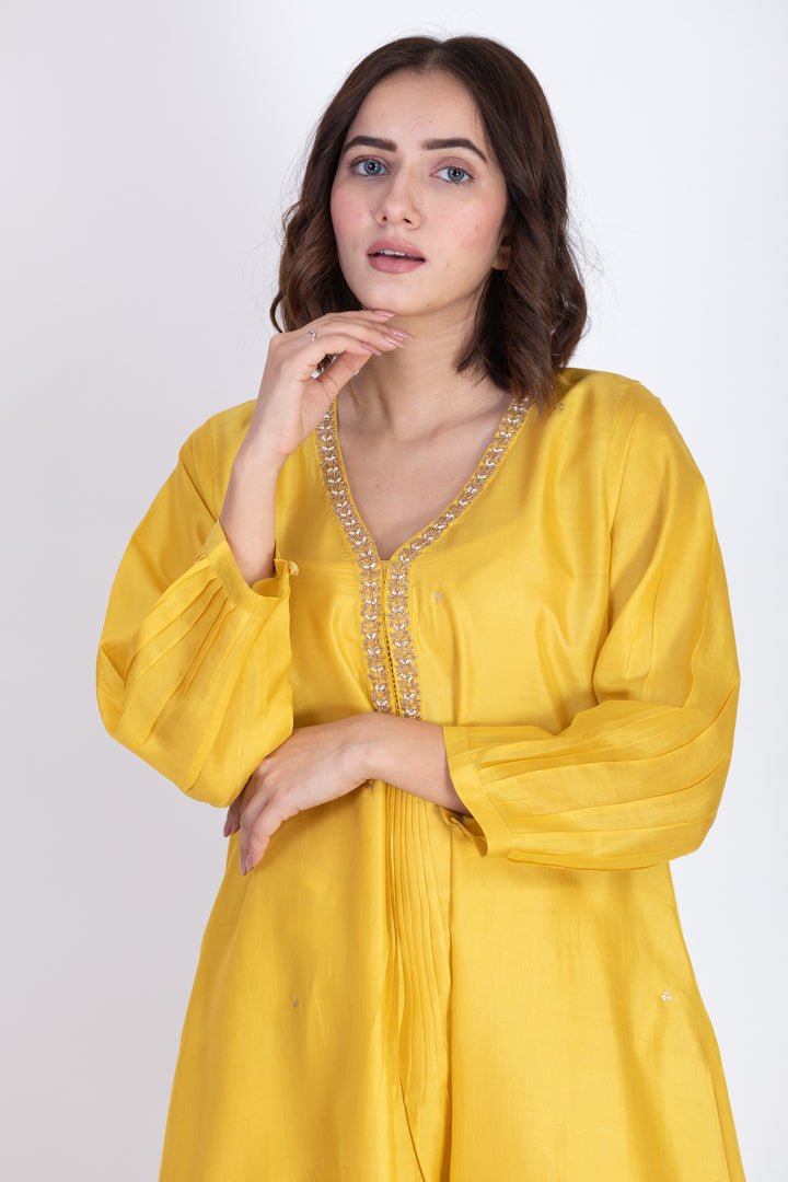 ALVIA SILK KURTA SET