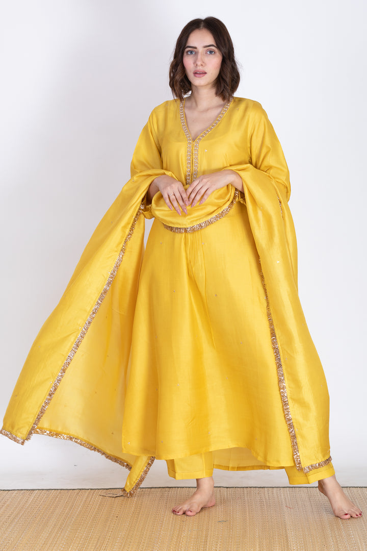 ALVIA SILK KURTA SET