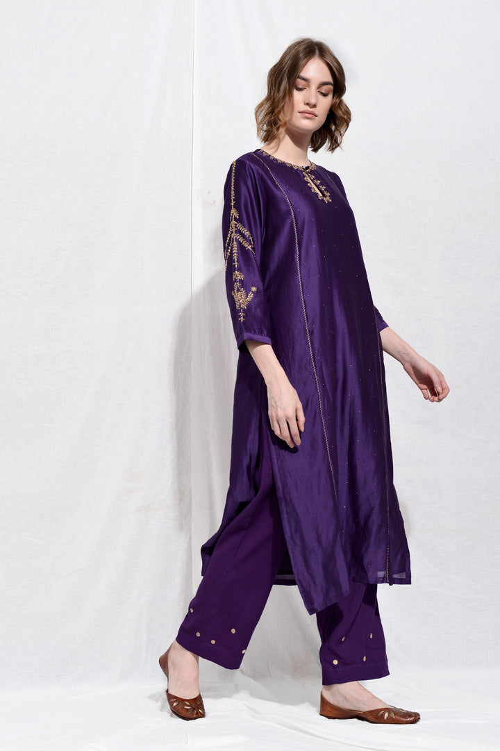 ITI EMBROIDERED KURTA SET