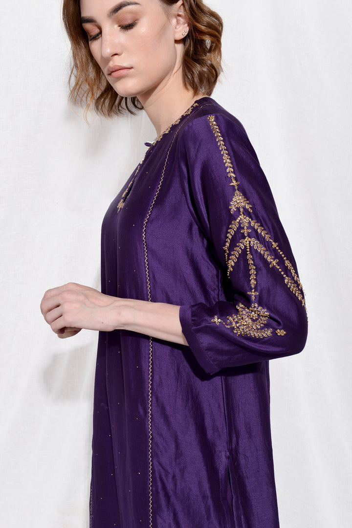 ITI EMBROIDERED KURTA SET