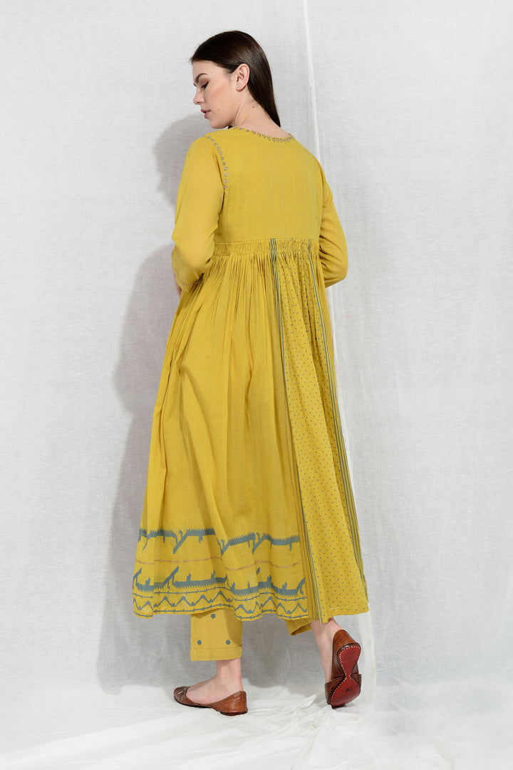 AMALTAAS  EMBROIDERED KEDIA SET