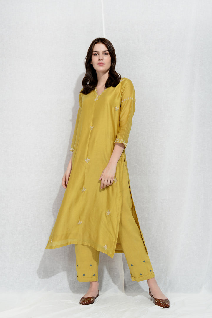 AMALTAAS EMBROIDERED KURTA SET