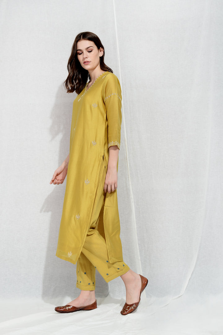 AMALTAAS EMBROIDERED KURTA SET