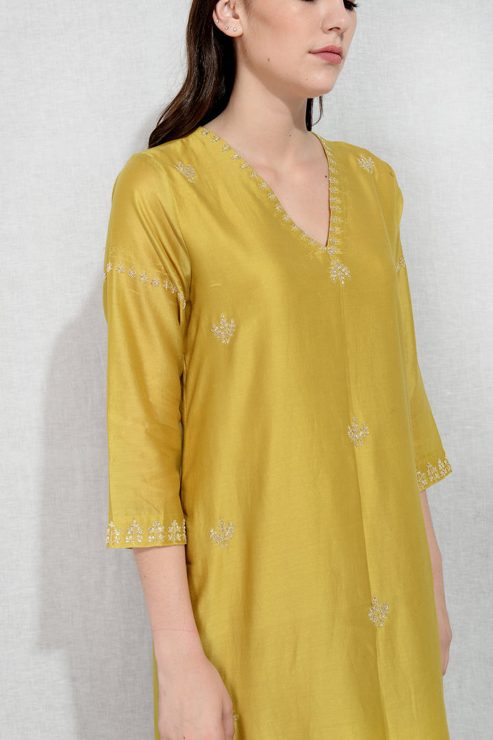 AMALTAAS EMBROIDERED KURTA SET