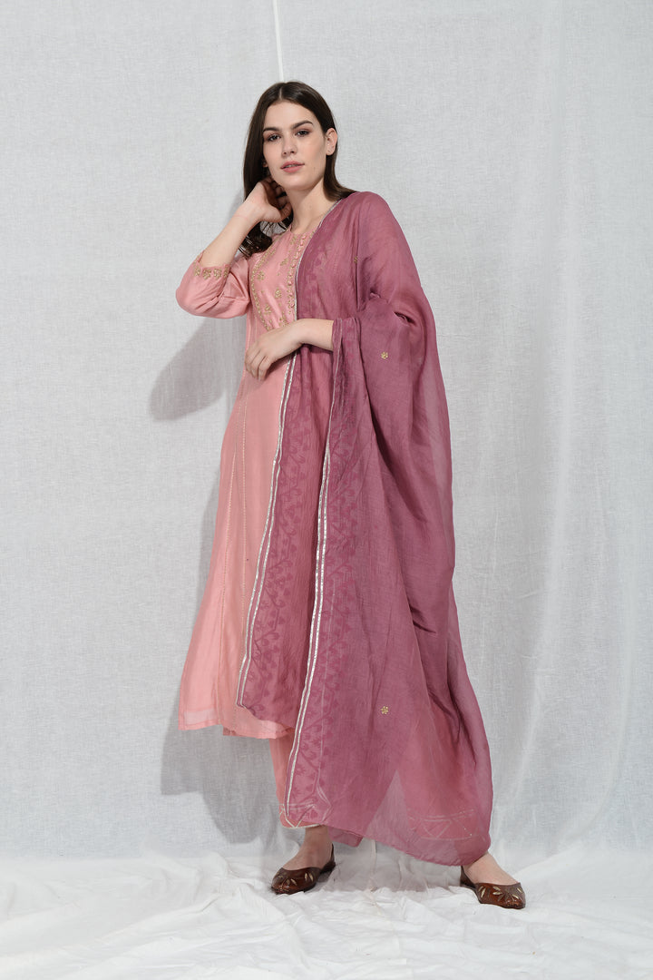 ASTU EMBROIDERED KURTA SET