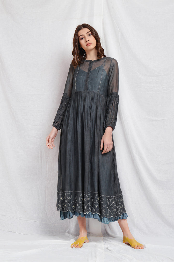 فستان من الحرير بطبقات من SUISEN