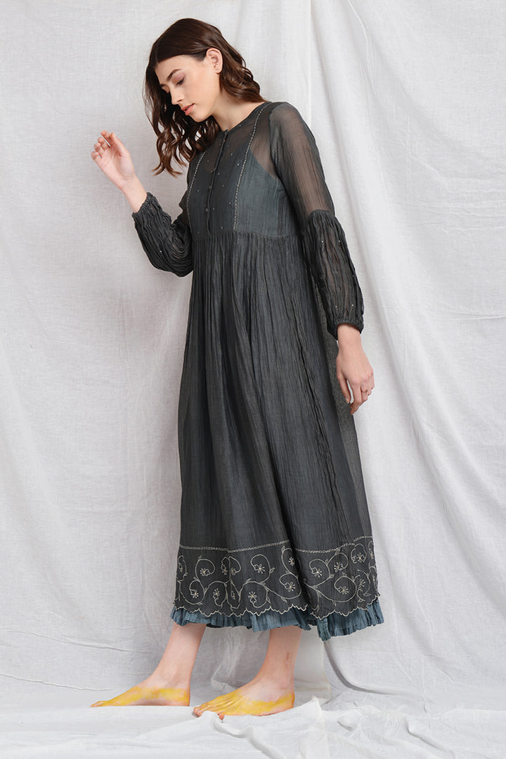 فستان من الحرير بطبقات من SUISEN