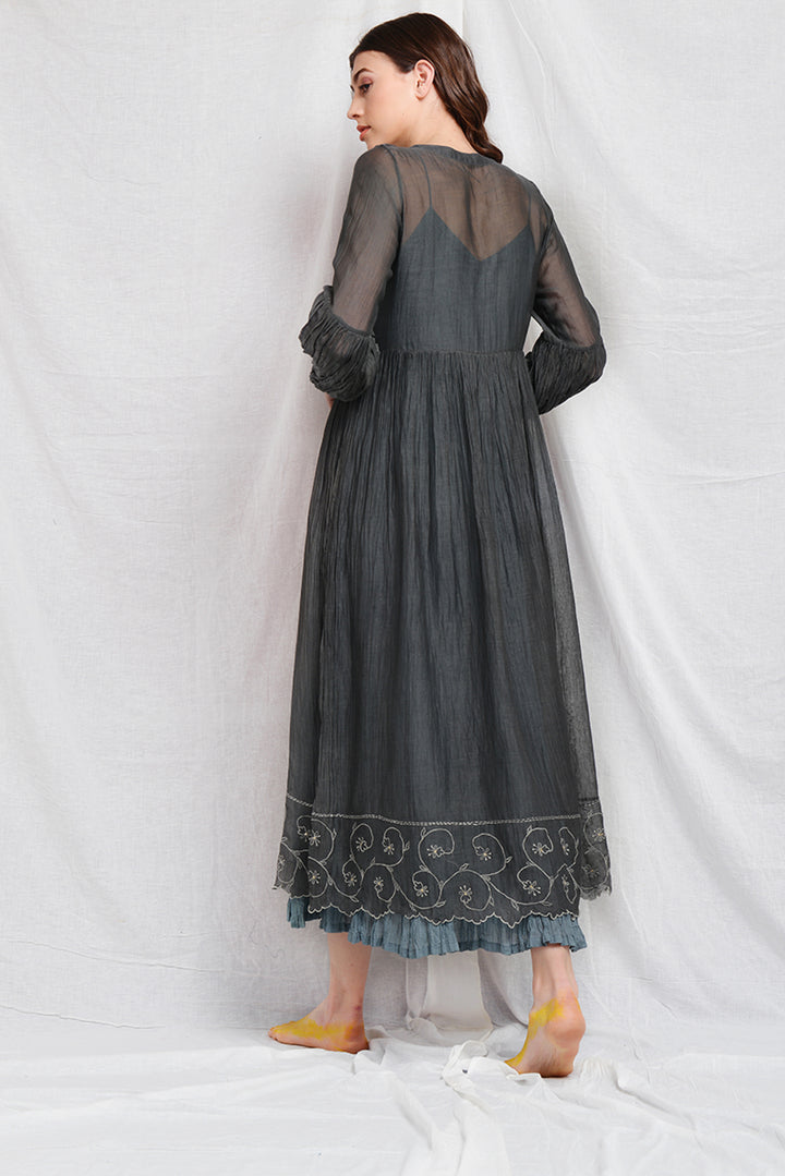 فستان من الحرير بطبقات من SUISEN