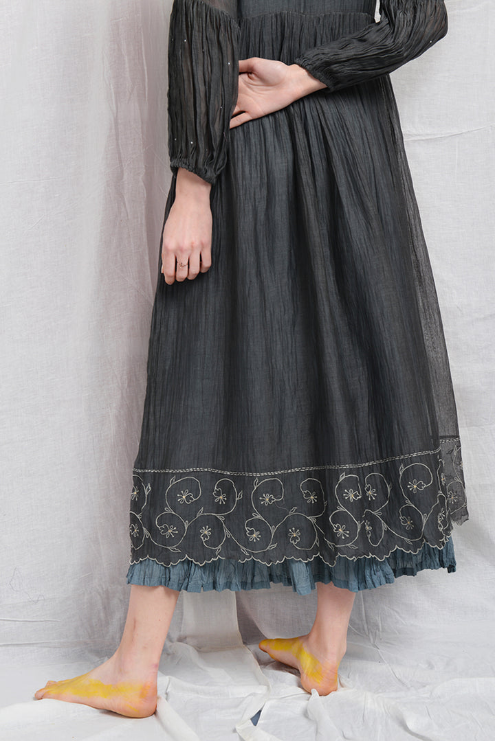 فستان من الحرير بطبقات من SUISEN