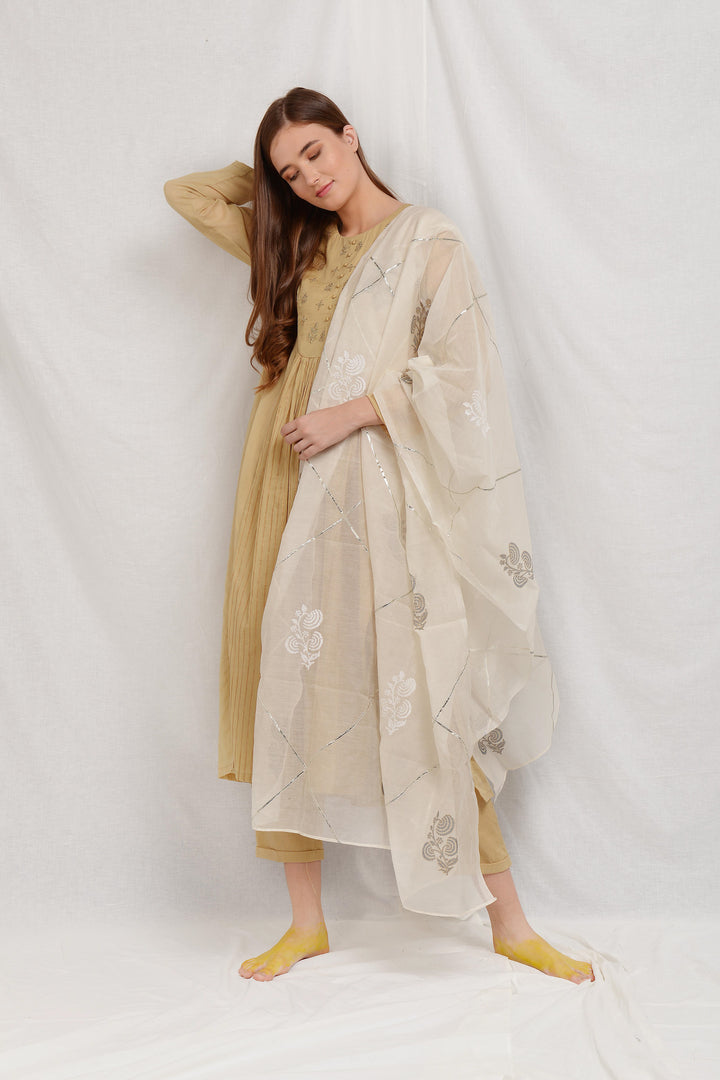 طقم كيديا مطرز كروشا