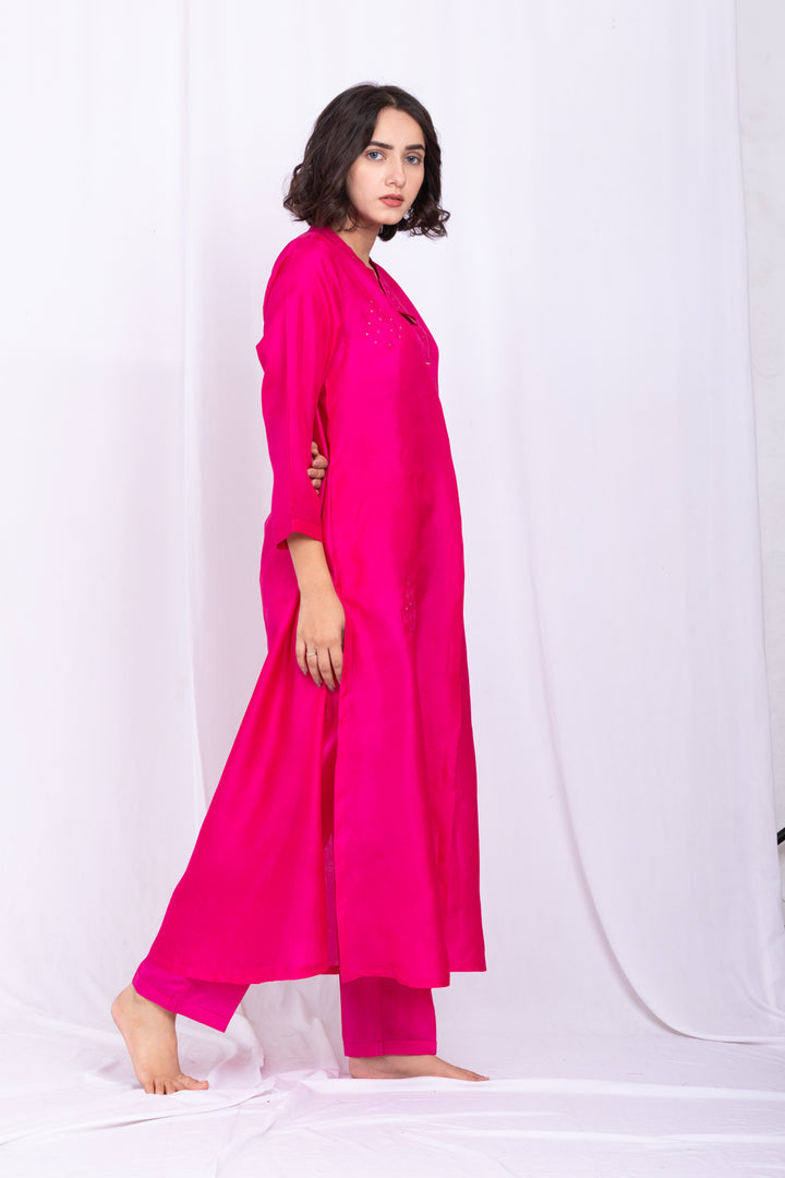 MAANYA SILK KURTA SET