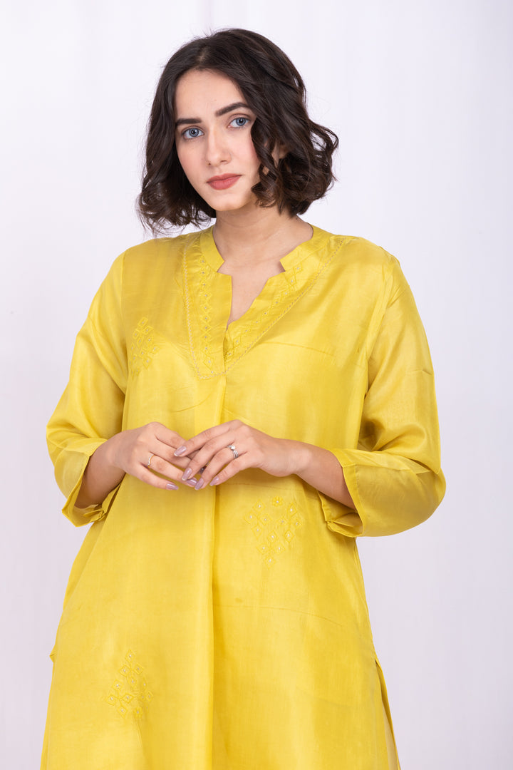 RISHIKA SILK KURTA SET