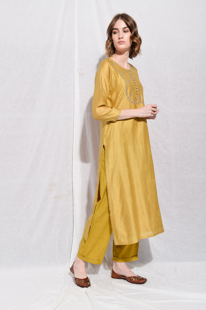 RAAJAVI EMBROIDERED KURTA SET