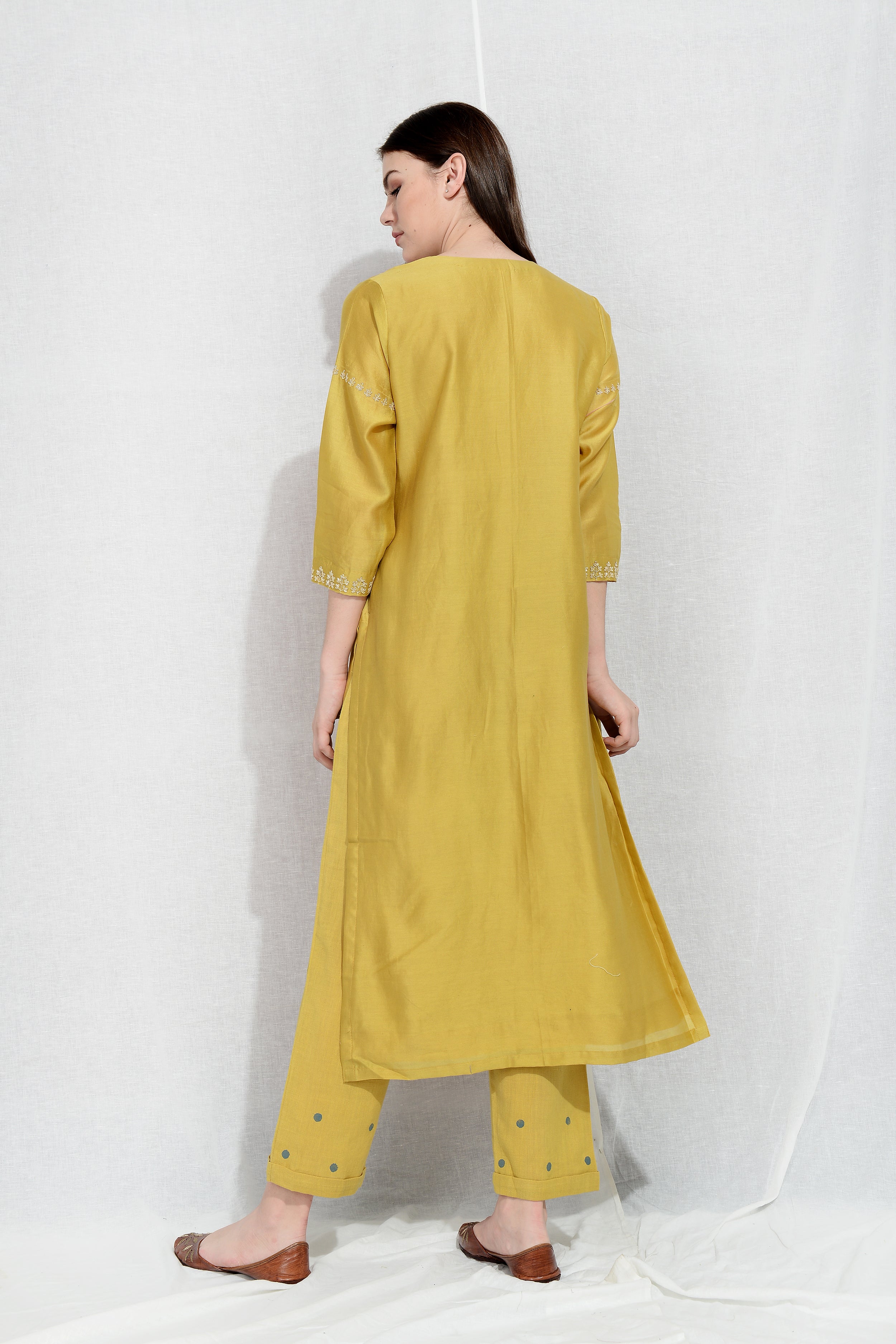 AMALTAAS EMBROIDERED KURTA SET